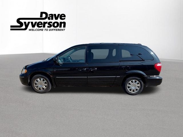 Used 2005 Chrysler Town & Country Limited with VIN 2C8GP64L75R479515 for sale in Albert Lea, Minnesota
